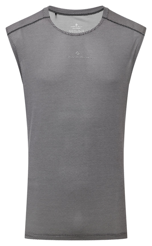 This loose oversized tee without sleeves features a dropped armhole. The extended shoulder line is more modest than a traditional vest and this gives some more coverage from the sun for when you’re out on the trails. Colour is Matrix Black